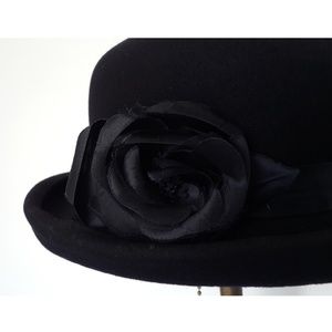 Liz Claiborne • Vintage Flower Wool Bowler Hat